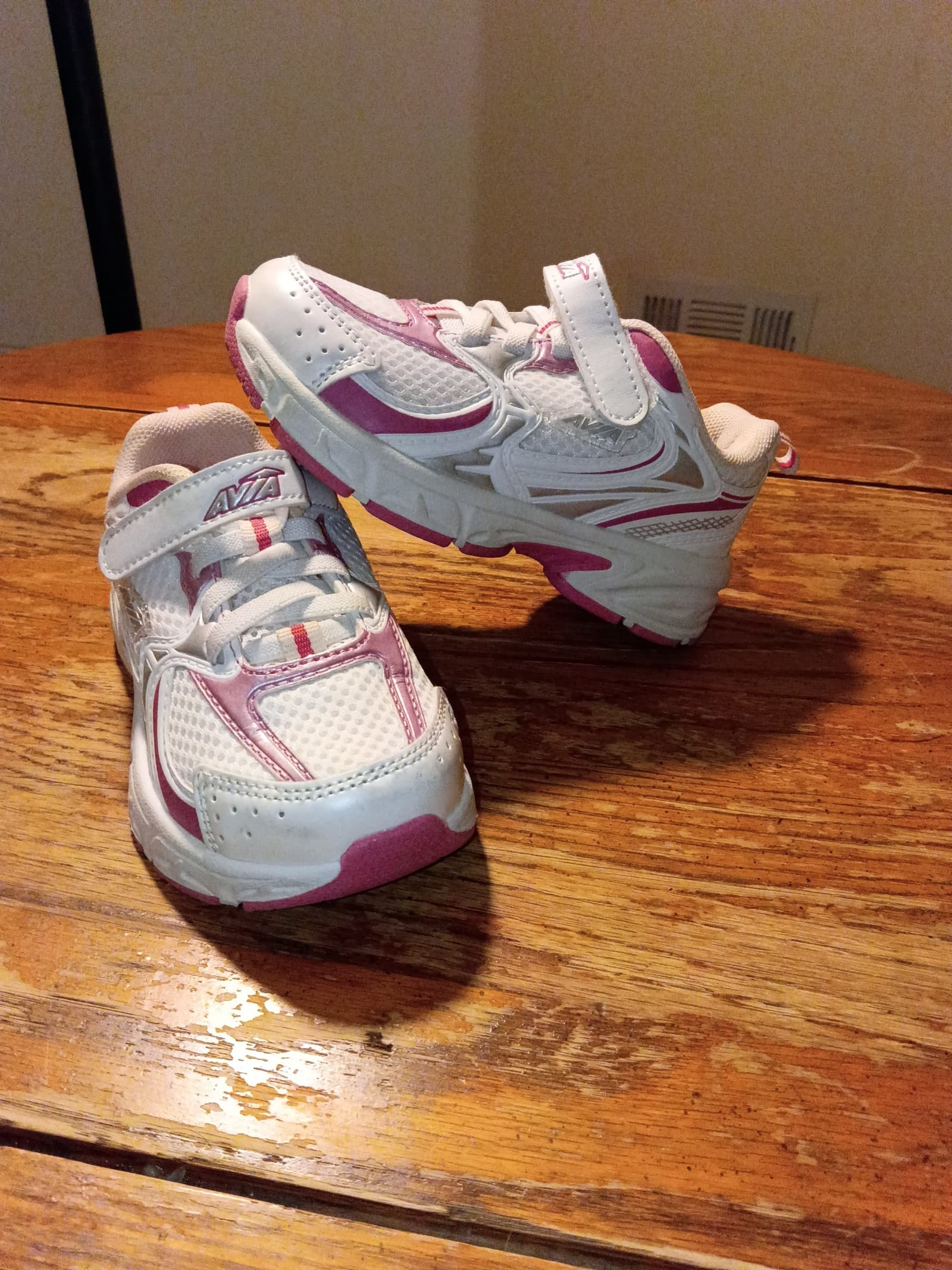 avia kids Shoes girls size 8 pink and white