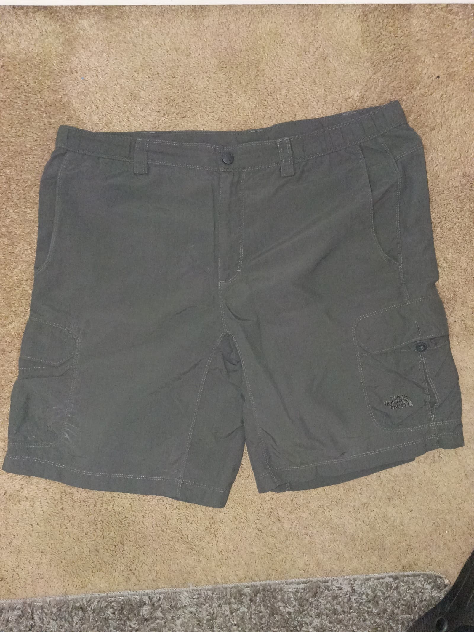 The North face men's cargo shorts size large dark gray colorway