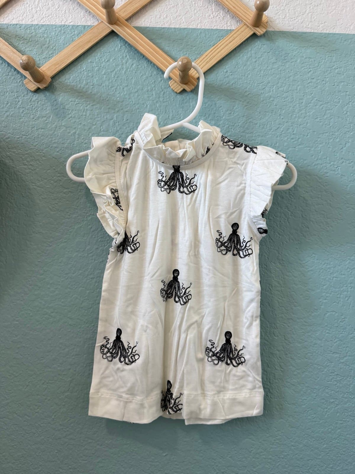 Kate Quinn sl little ruffle tee