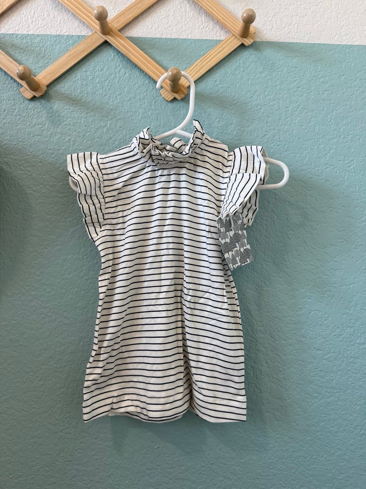 Kate Quinn sl little ruffle tee NWT