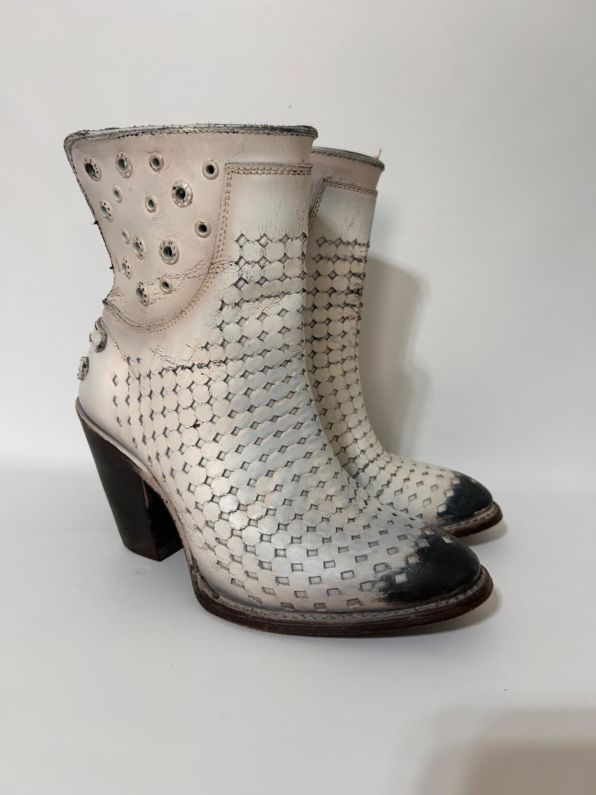 Corral Women's size 7 White Gray Leather Cutout Booties Laser cut Boots