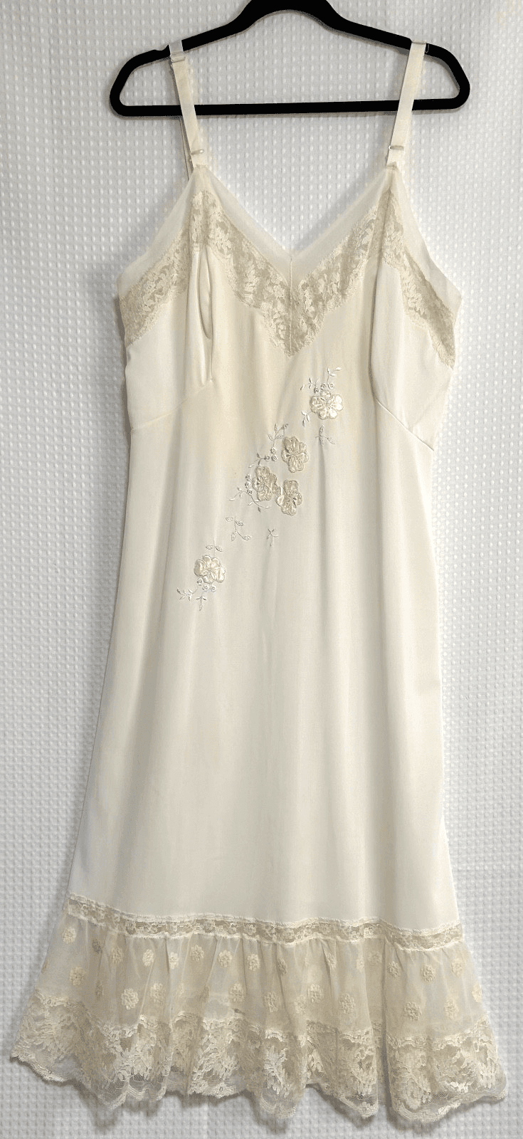 Vintage Youth Form Womens Ivory Slip Dress size 34 Lace Flaw