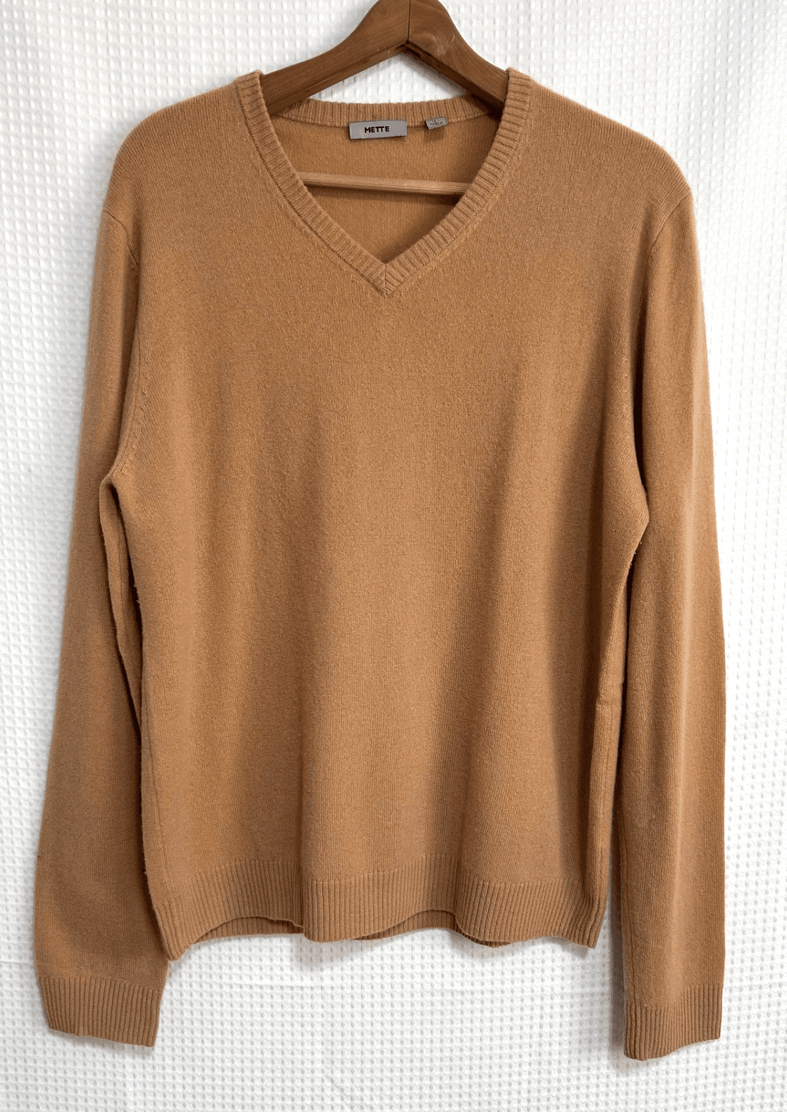 Mette 100% Cashmere V Neck Sweater Men's size Large Camel Jumper g