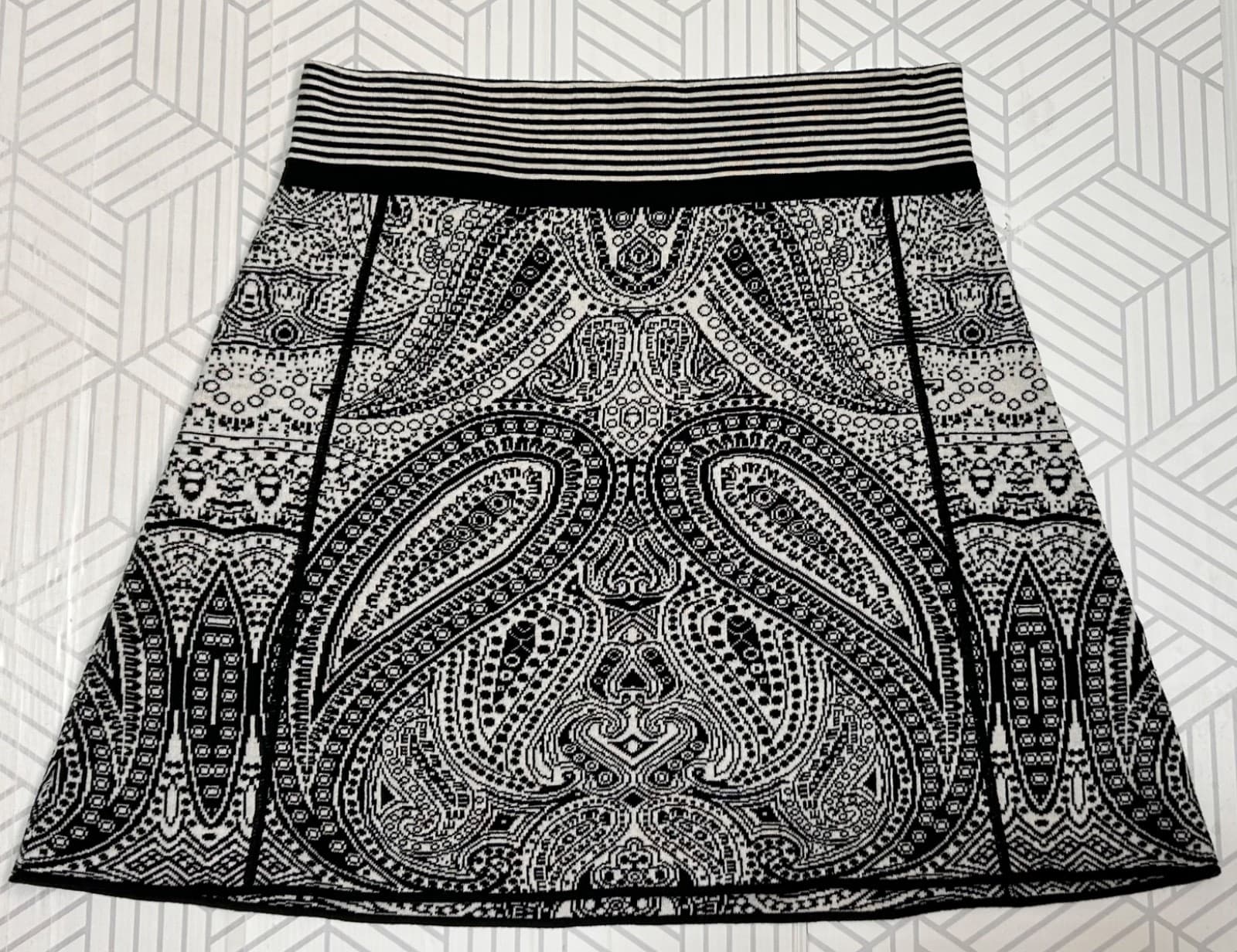 Title Nine Knit Skirt Women's Size M Black White Paisley Winter Sweater Skirt x