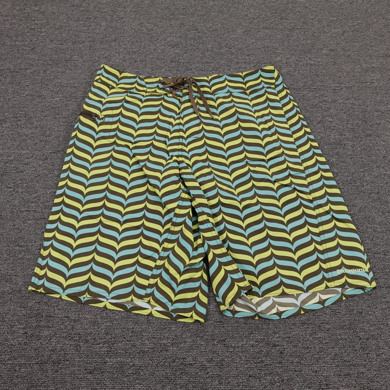 Patagonia Board Shorts Mens 32 Multicolor Chevron Swim Trunks Nylon Drawstring