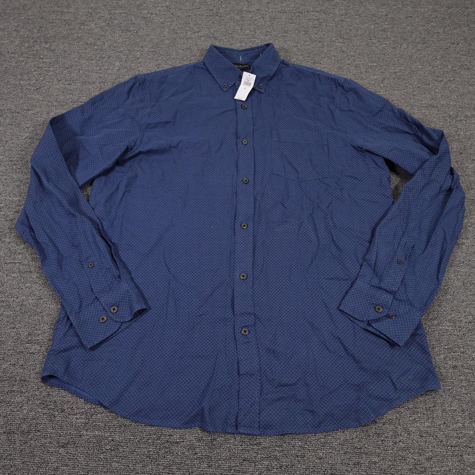 Banana Republic Shirt Mens LT Blue Geometric Long Sleeve Button Up Untucked Fit