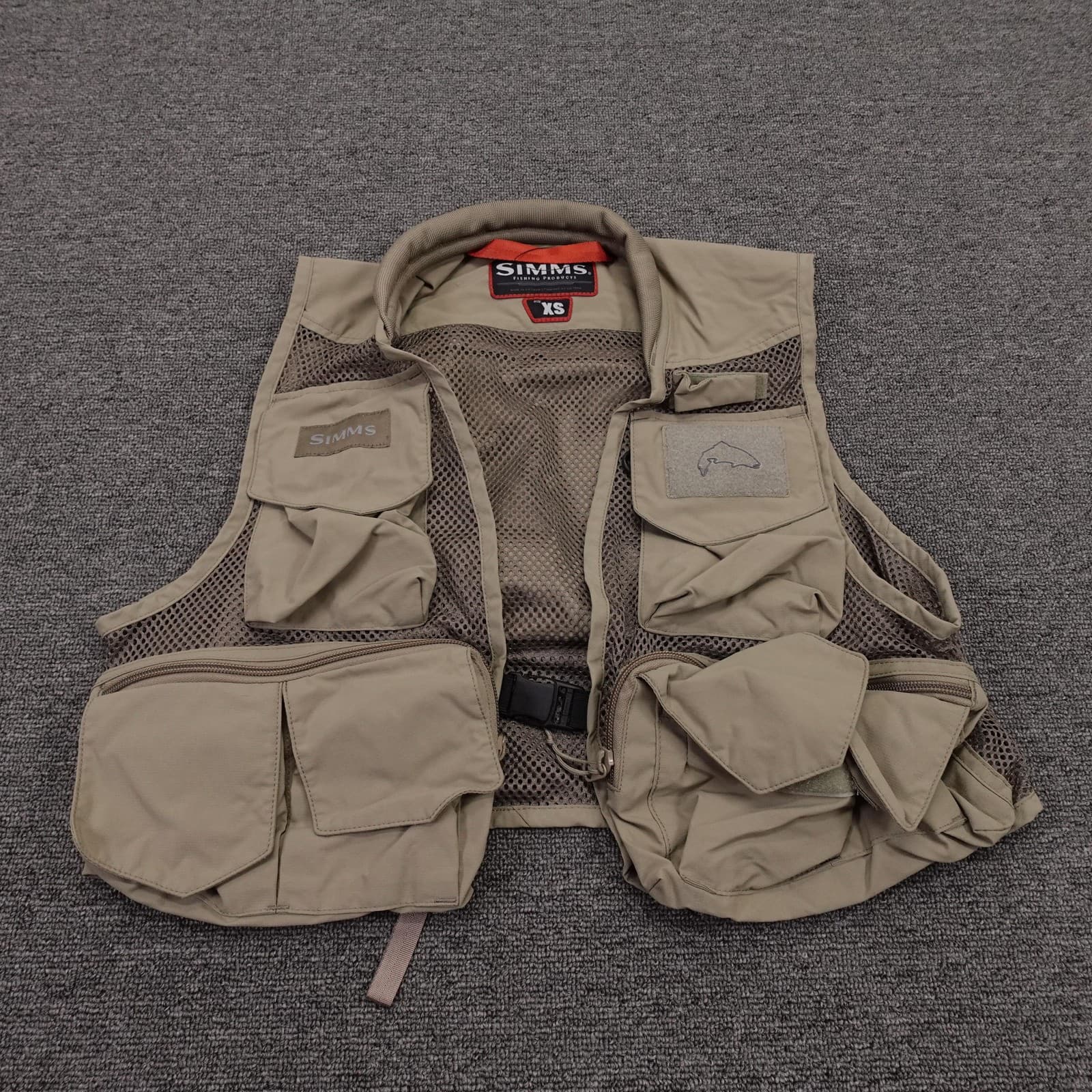 Simms Vest Mens XS Beige Nylon Mesh Fishing Utility Multi Pocket Buckle Gear