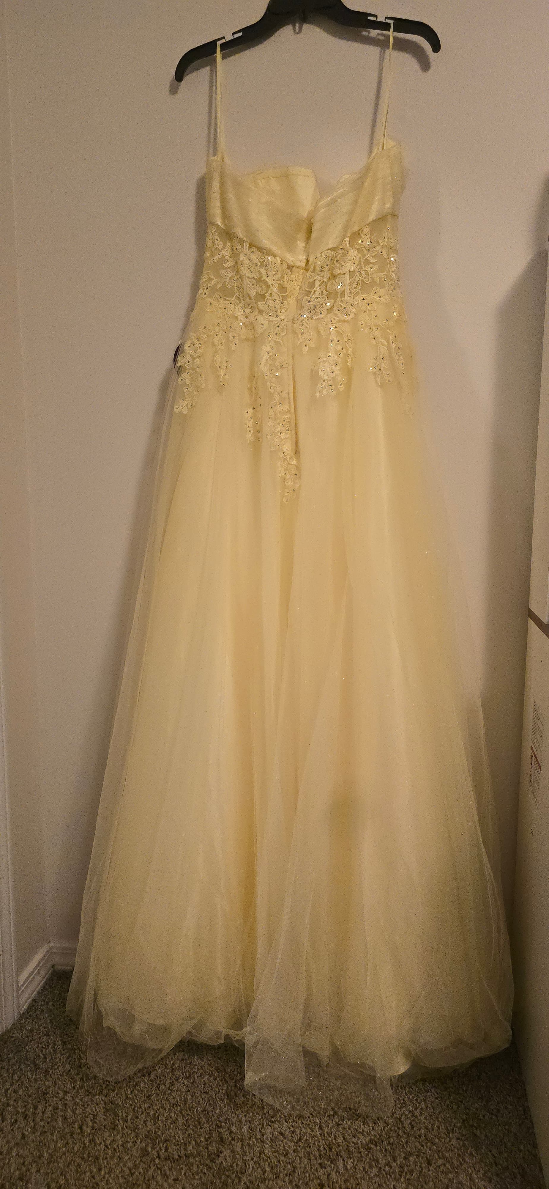 NWT Windsor Yellow Strapless Gown with Lace Appliqué