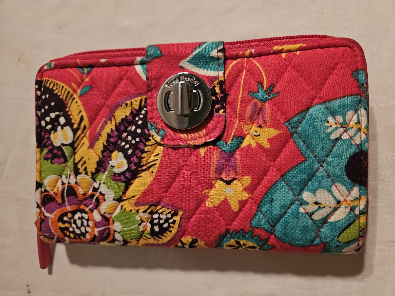 EUC Vera Bradley FRID "Rumba" Red Floral Quilted Wallet w/Turn Lock