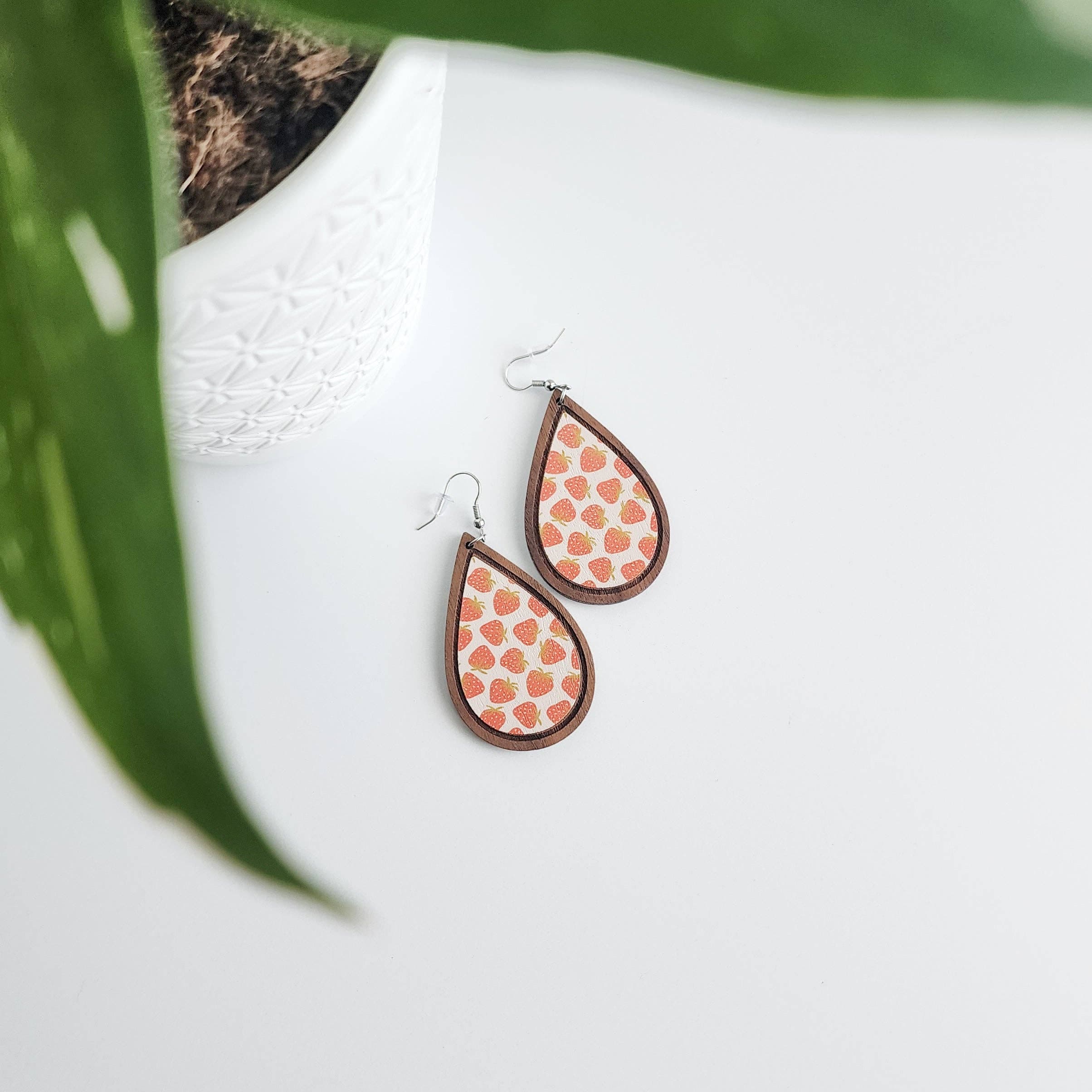 strawberry patch wooden earrings - Regular