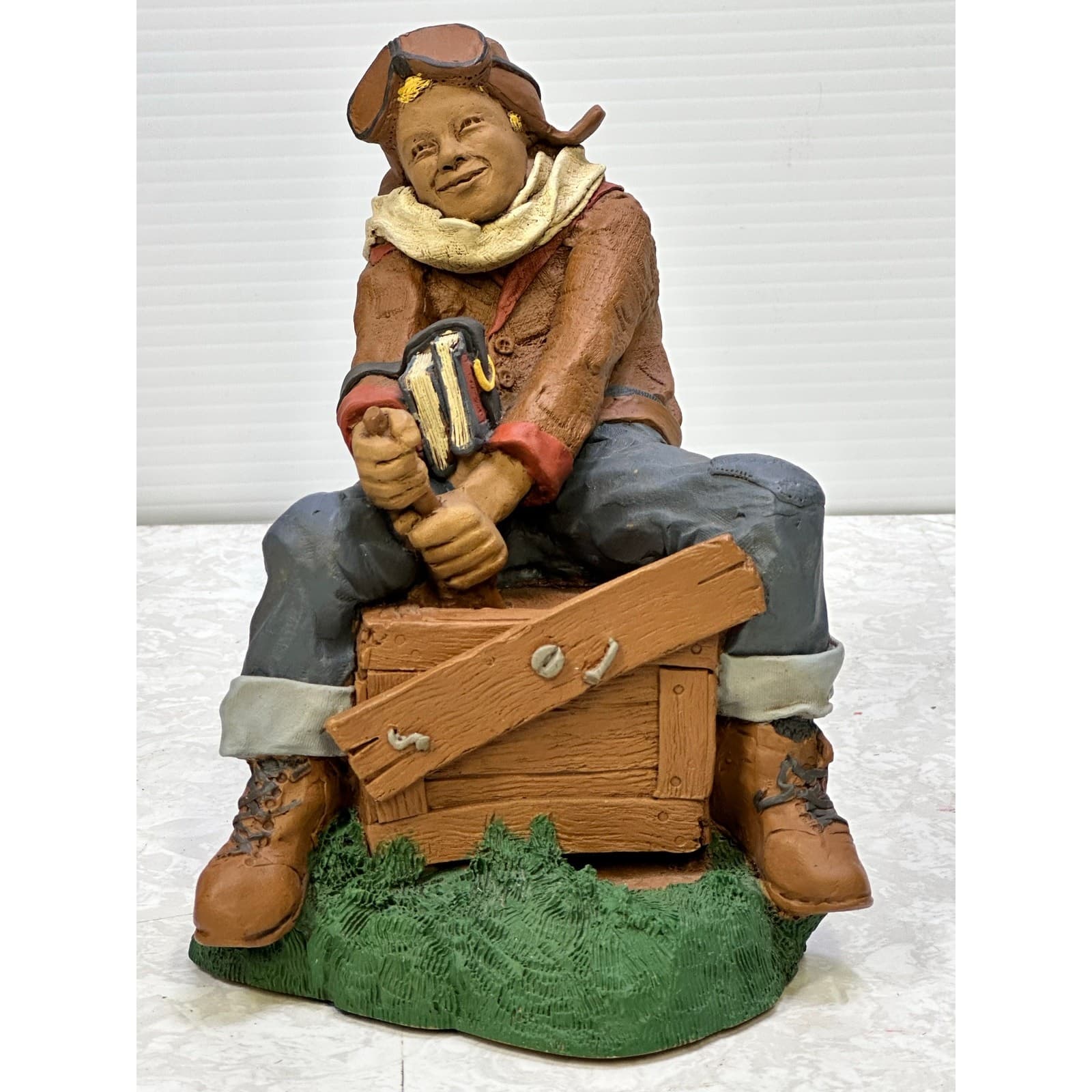 J Doty 1992 Limited Edition 'Pilot' 1105/7000 WW2 Aviator Boy Crate Plane