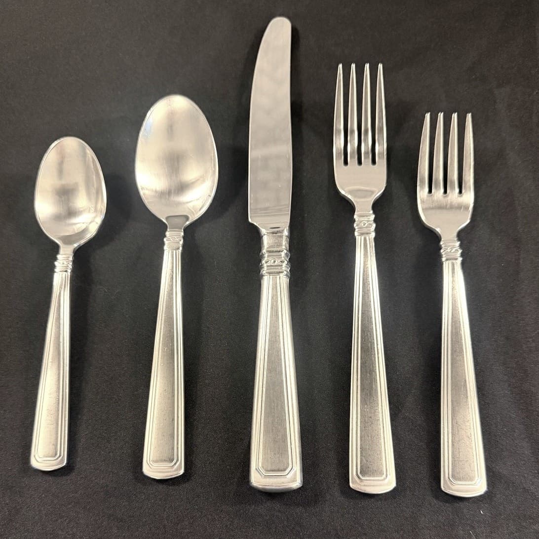 Longaberger 2002-2018 'Woven Traditions' Stainless 5-Pc Place Setting(s) Retired