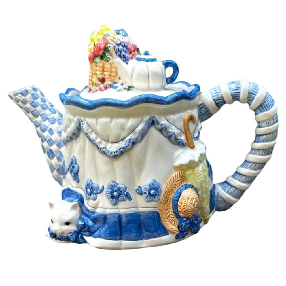 Avon Blue Rose Collection 1997 Kitty Flowers 18 oz Teapot-Adorable