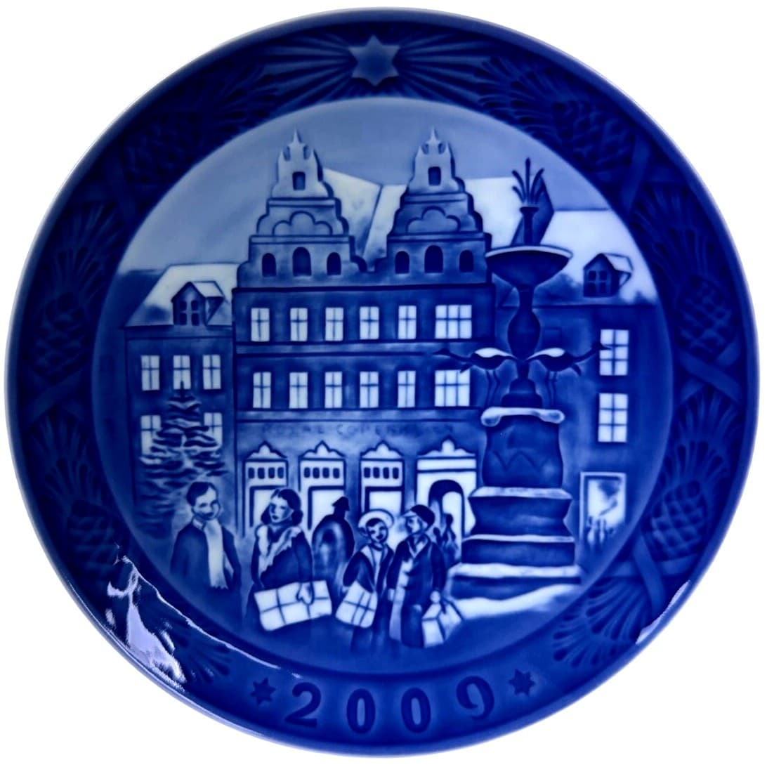 Royal Copenhagen Denmark 2009 Annual Christmas Plate 'Christmas at Amagertov'