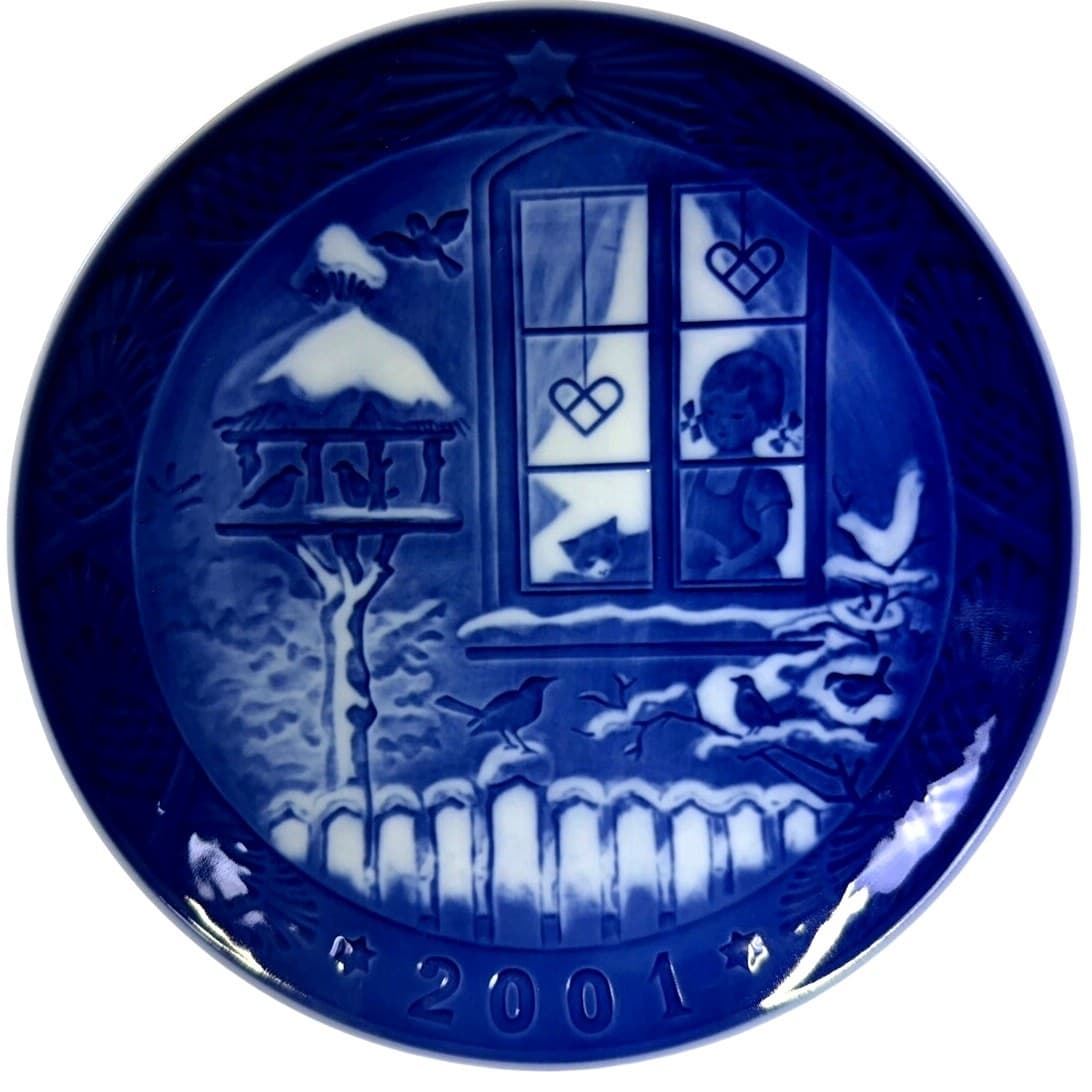 Royal Copenhagen Denmark 2001 Annual Christmas Plate 'Watching the Birds'