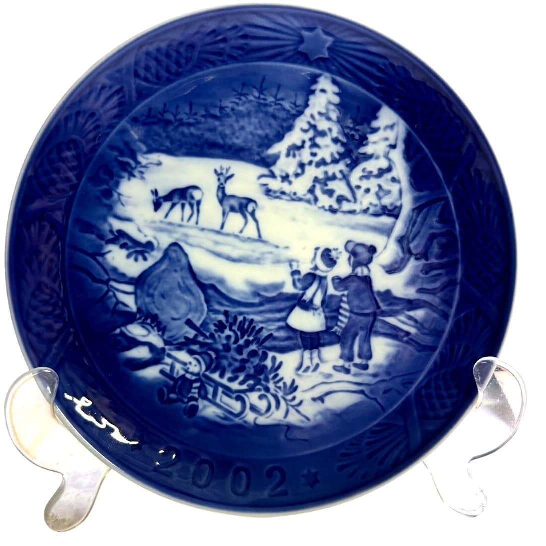 Royal Copenhagen Denmark 2002 Annual Christmas Plate 'Winter in the Forest'