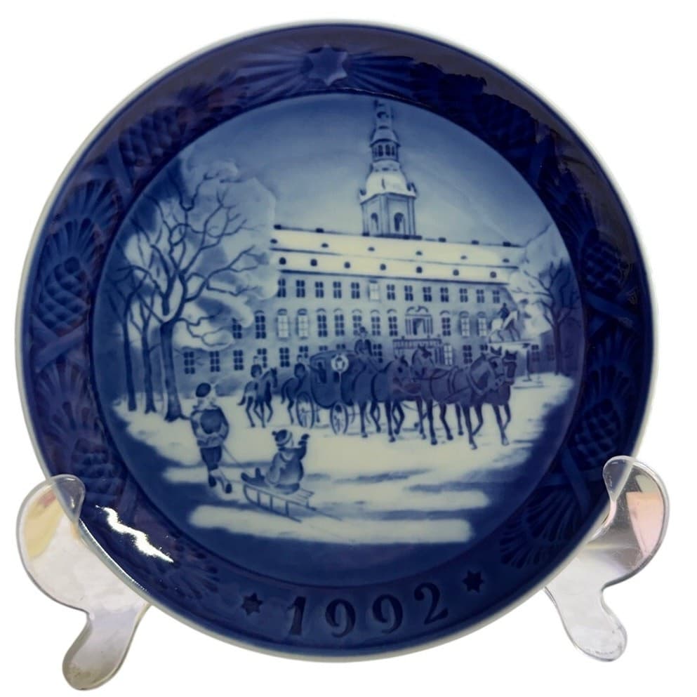 Royal Copenhagen Denmark 1992 Annual Christmas Plate 'The Royal Coach'
