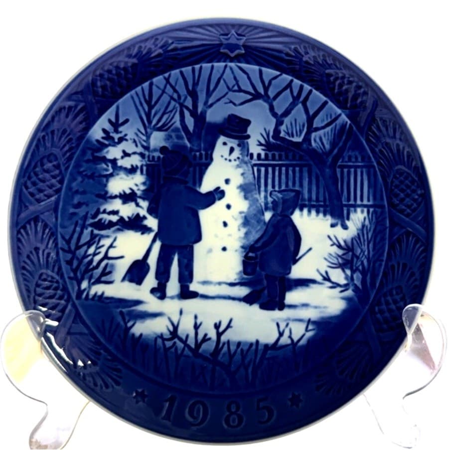 Royal Copenhagen Denmark 1985 Annual Christmas Plate 'The Snowman'
