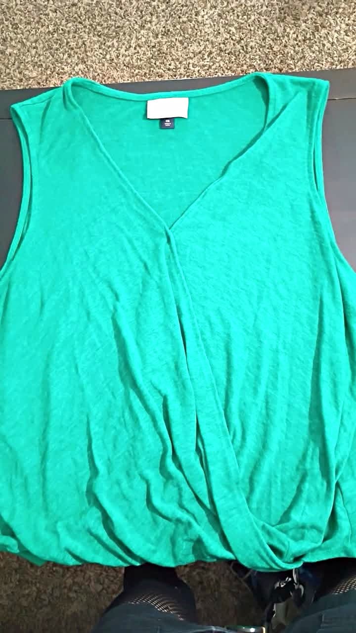 Universal Thread Women's Green Solid V-Neck Sleeveless Tank Top XXL Regular