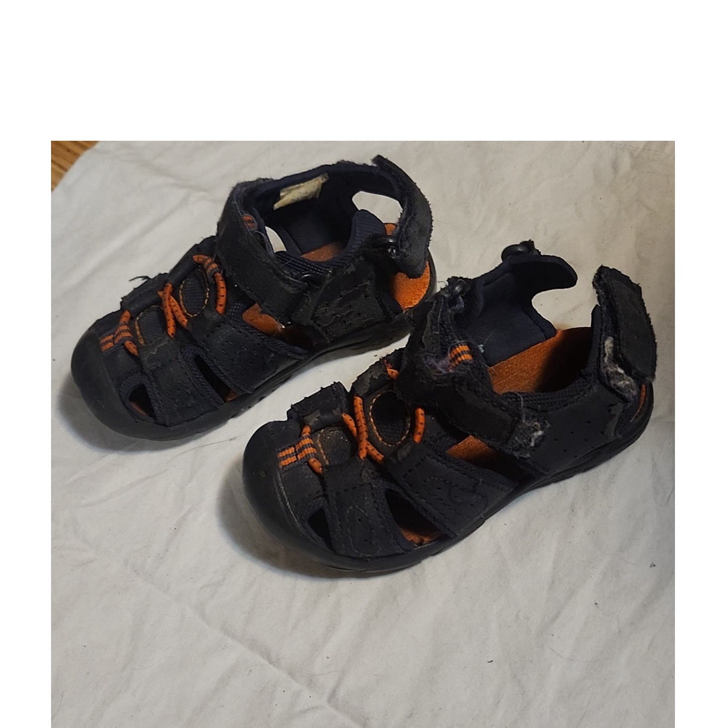 KEEN Boys Fisherman Sandals Hook & Loop Size 6 Black Orange Closed Toe