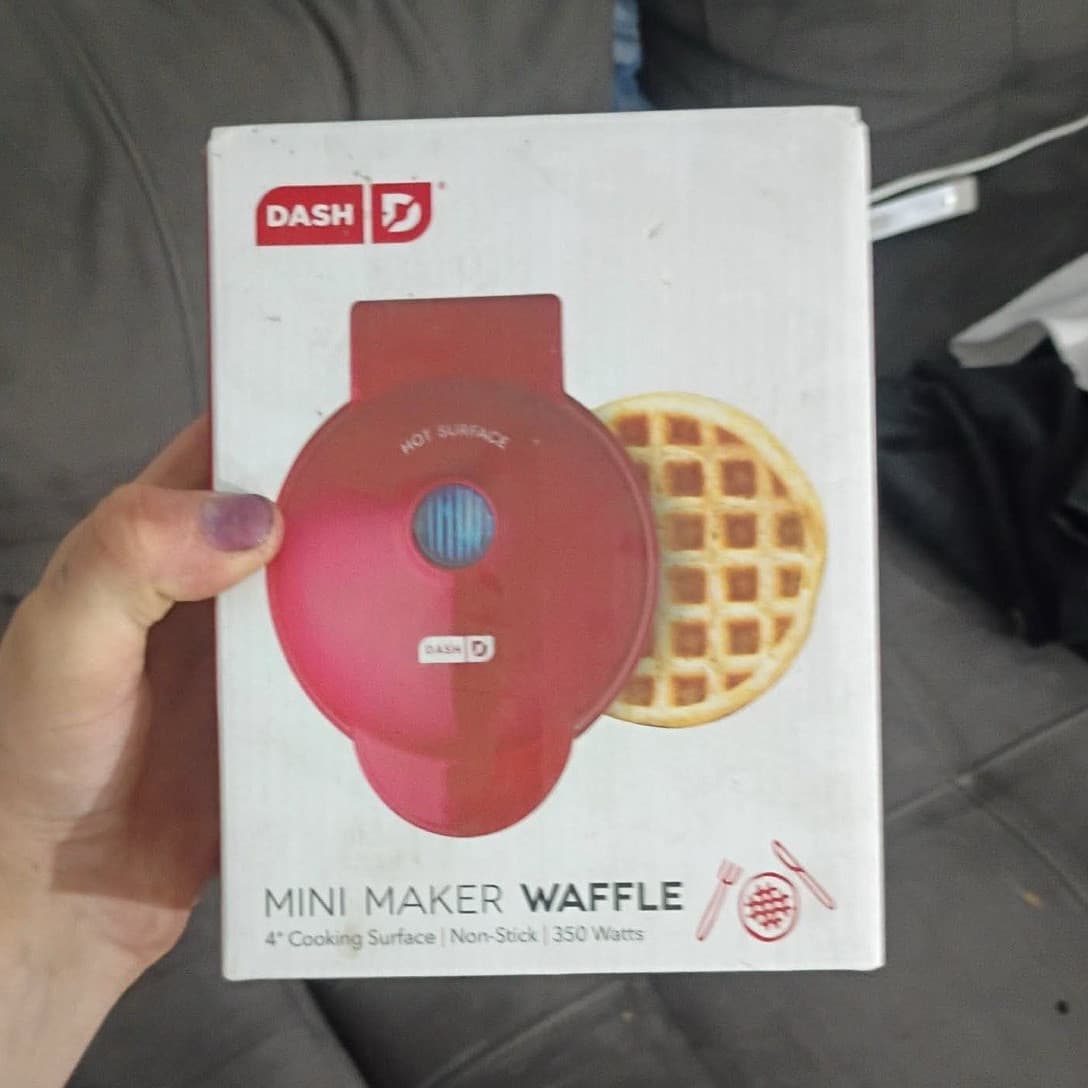 DASH Mini Maker Standard Waffle Maker DMW001RD 4in Round Red Nonstick 350W