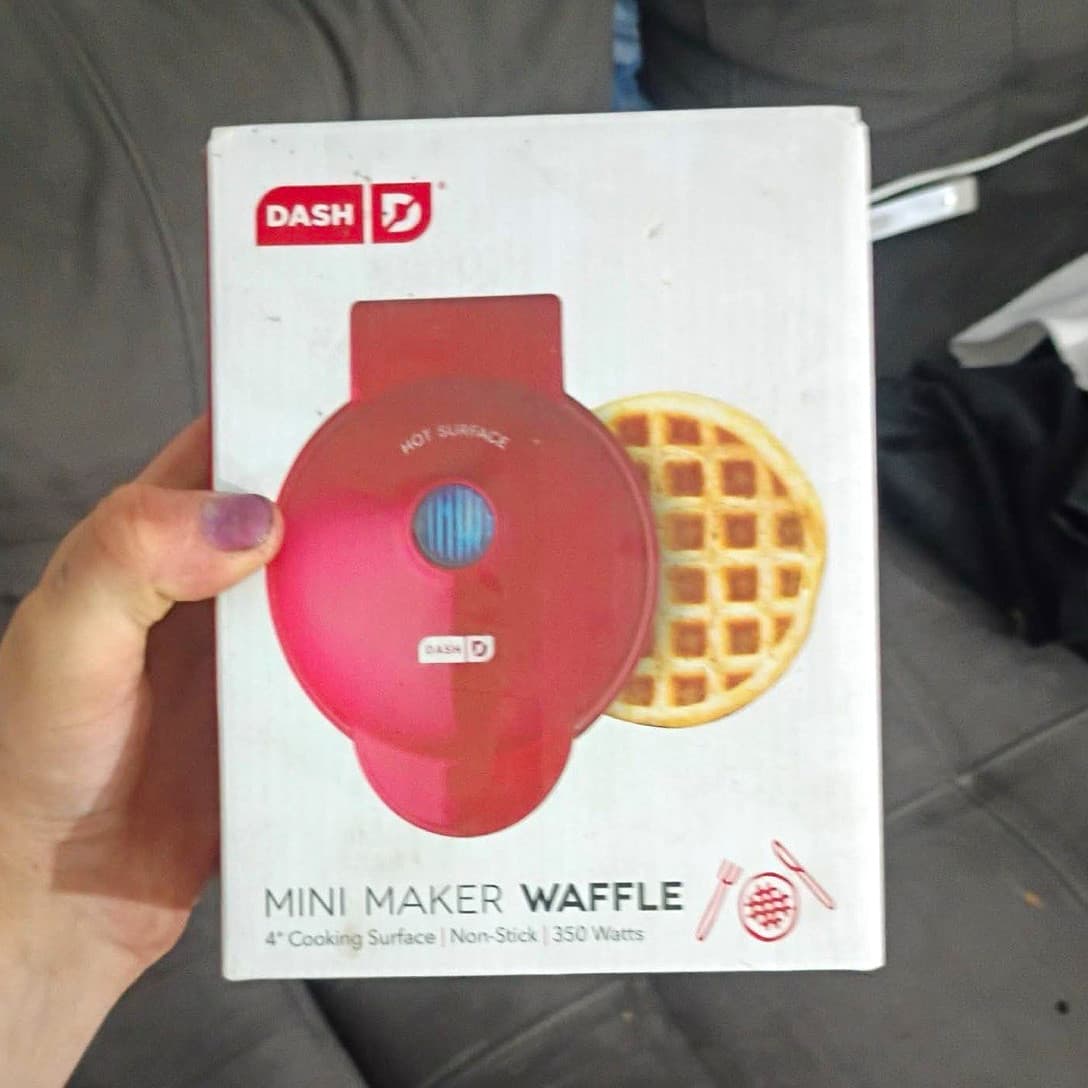 DASH Mini Maker Standard Waffle Maker DMW001RD 4in Round Red Nonstick 350W