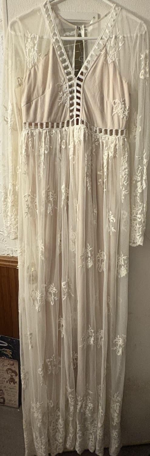 Ivory Mesh Embroidered Floral Sheer Long Sleeve weddingDress V-Neck Size M