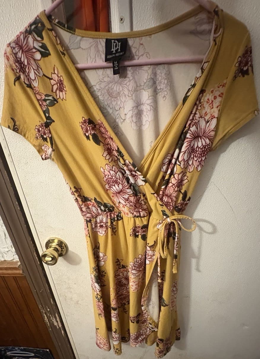 Derek Heart Women's Yellow Floral Wrap Dress Tie V-Neck Short Sleeve Size M