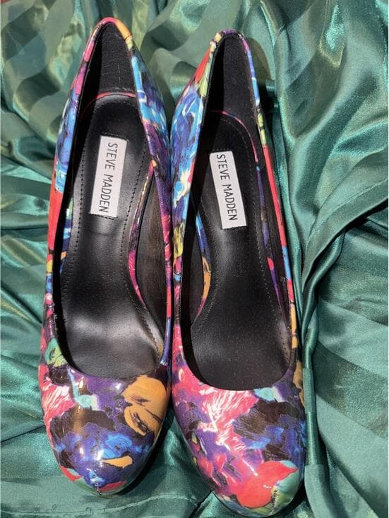 🎨Steve Madden “Nala” Floral Platform Pumps (8.5 US)