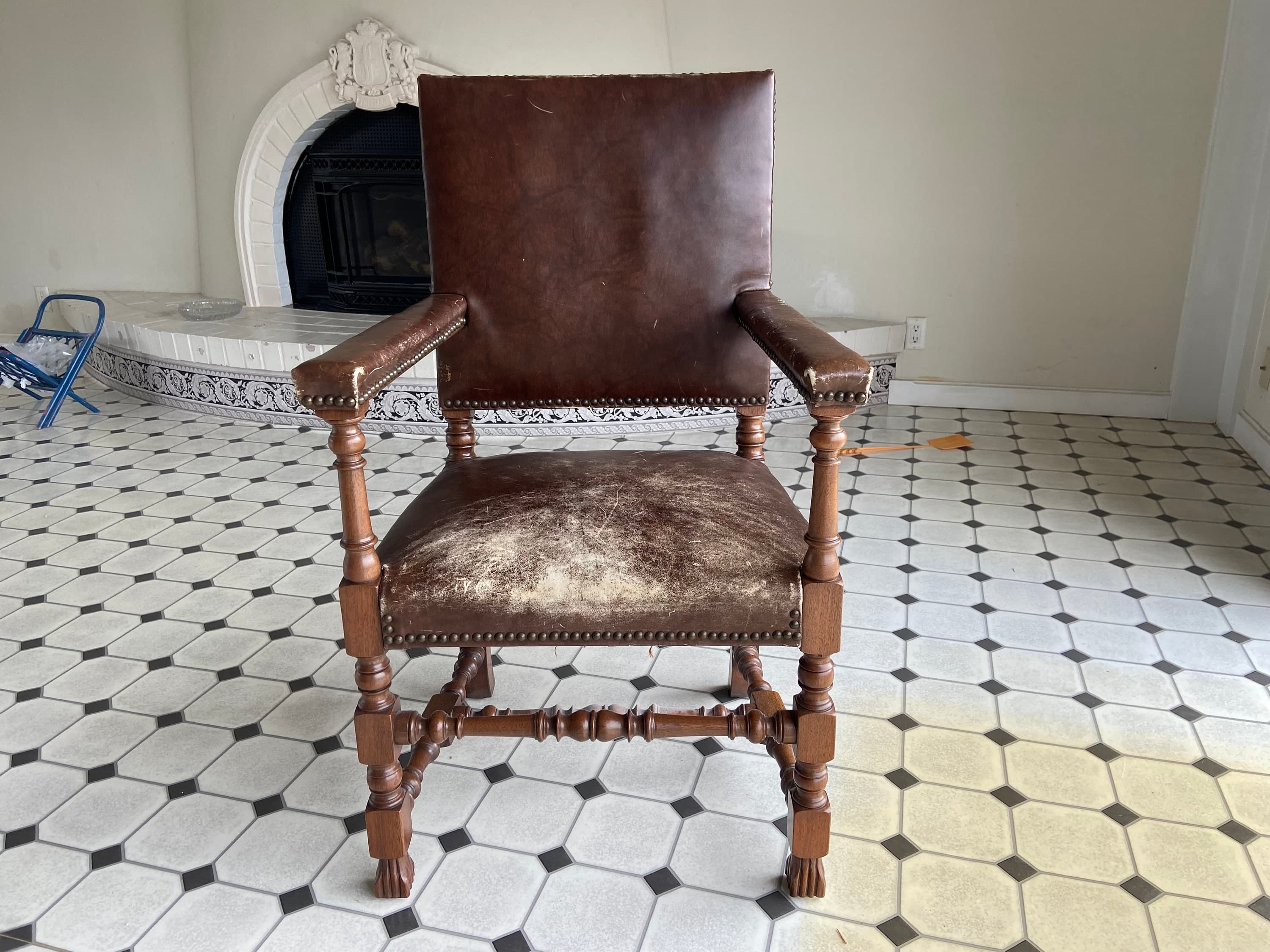 19th century French oak high back leather arm chair - Image 1