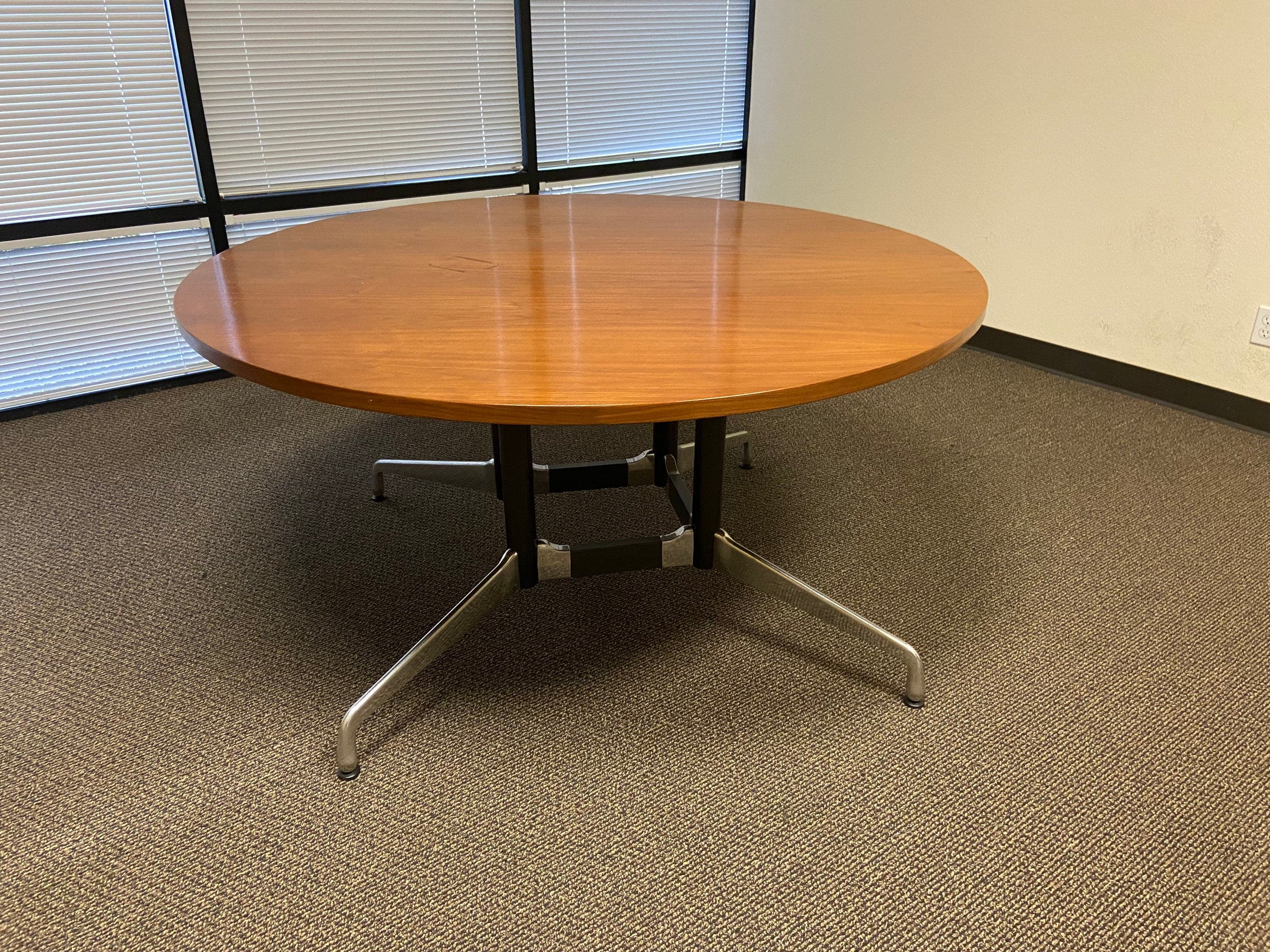 Vintage Herman miller Eames round table - Image 1